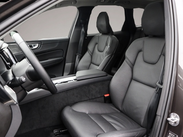 Bild 6 Volvo XC60 Plus Dark Recharge Plug-In Hybrid AWD T8 Tw