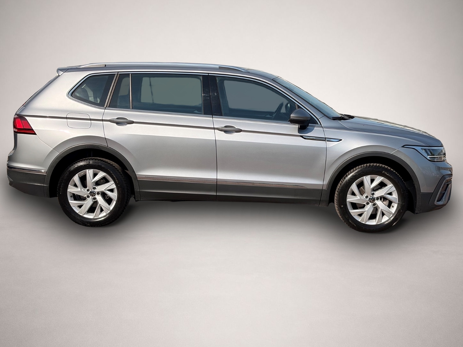 Fotografie 2 des Volkswagen Tiguan Allspace Life Navi 7 Sitze AHK LED ACC El