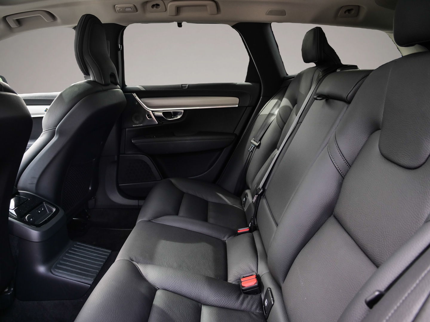 Bild 5 Volvo V90 Kombi Ultra Dark Recharge Plug-In Hybrid AWD