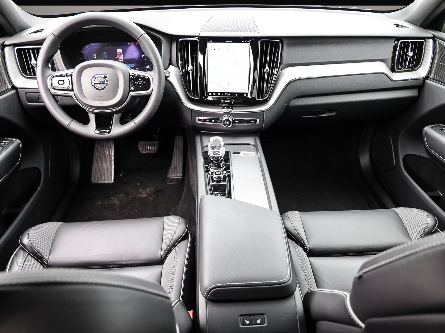 Bild 4 Volvo XC60 Plus Dark AWD B5 Benzin EU6d Allrad Leder d