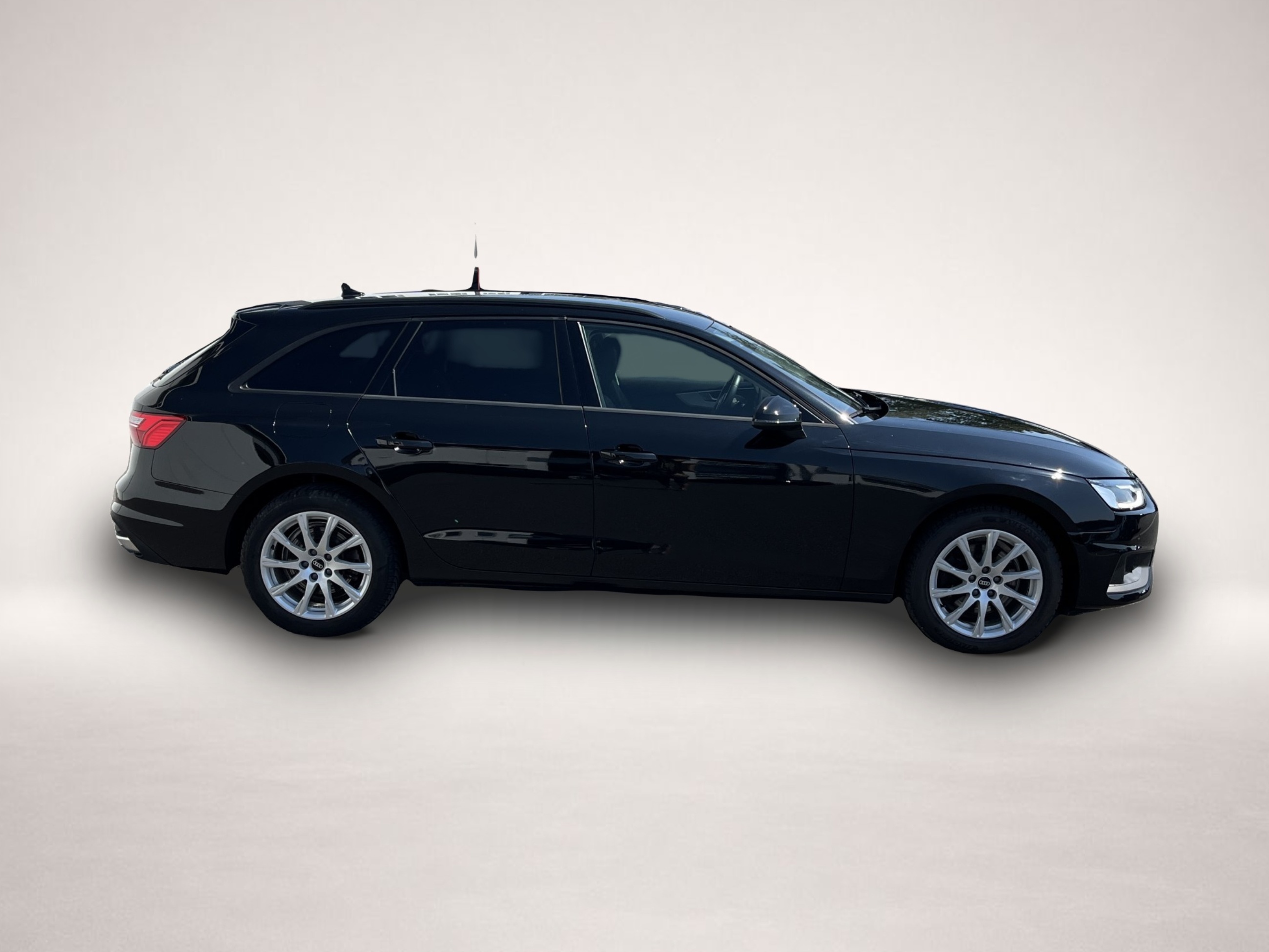 Bild 5 Audi A4 Avant 35 2.0 TFSI S tronic Blackline 138¤ m.2