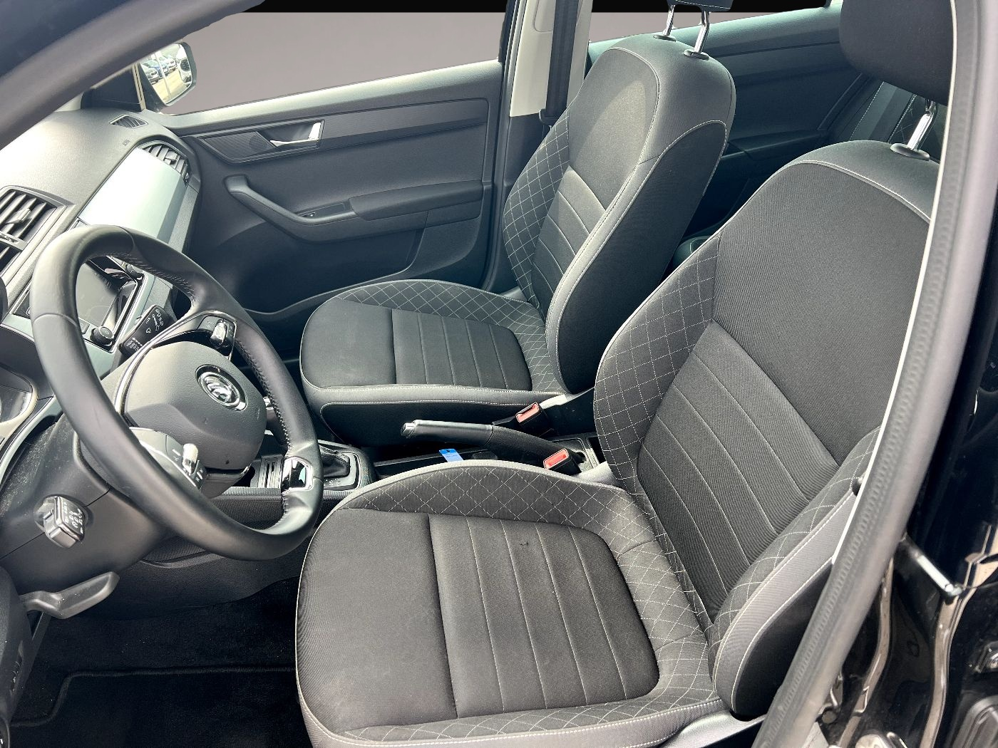 Bild 7 Skoda Fabia Combi 1.0 TSI DSG Ambition Navi Sitzh. DAB