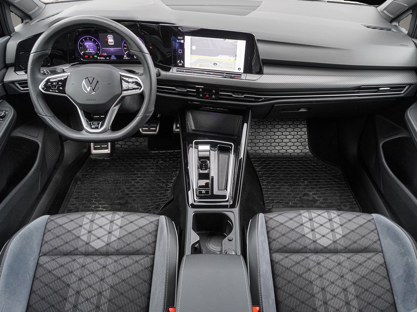 Bild 8 Volkswagen Golf 1.5 eTSI DSG R-Line NAVI ALU SPORTFAHRWERK