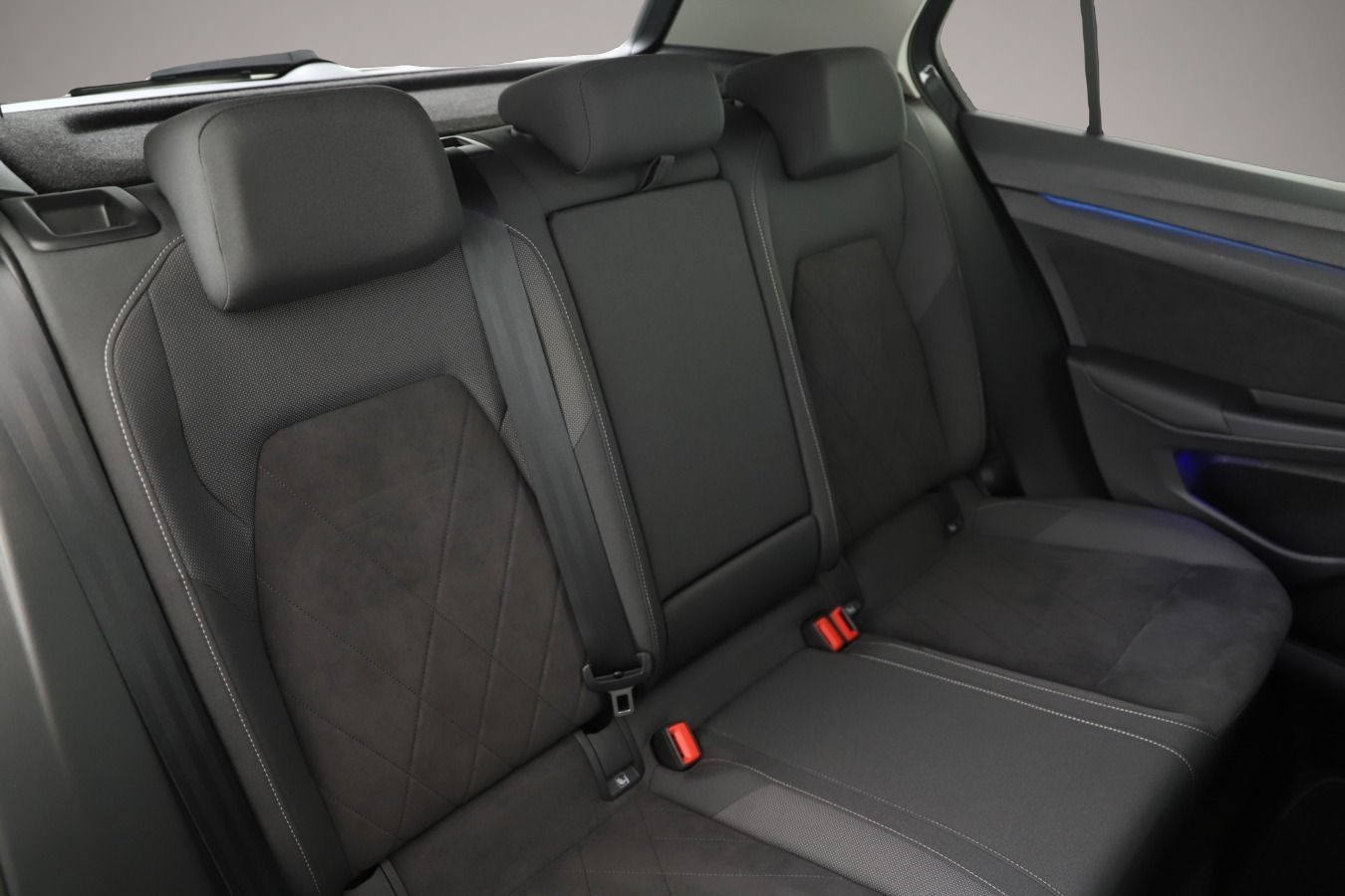 Bild 4 Volkswagen Golf 8 VIII Lim. 1.5 TSI Life LED/ACC/Standhzg./