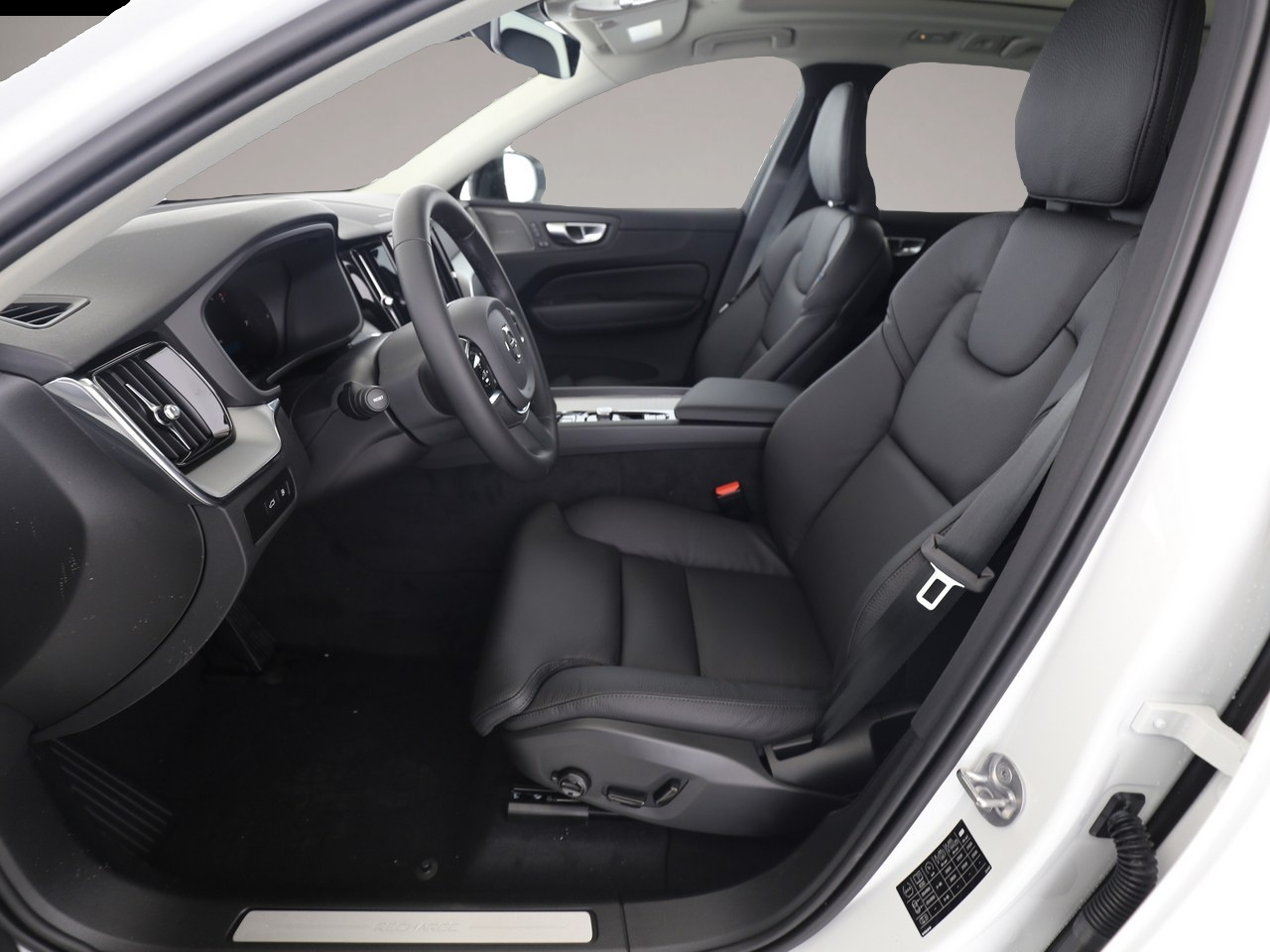 Bild 3 Volvo XC60 Plus Dark Recharge Plug-In Hybrid AWD T6 Tw