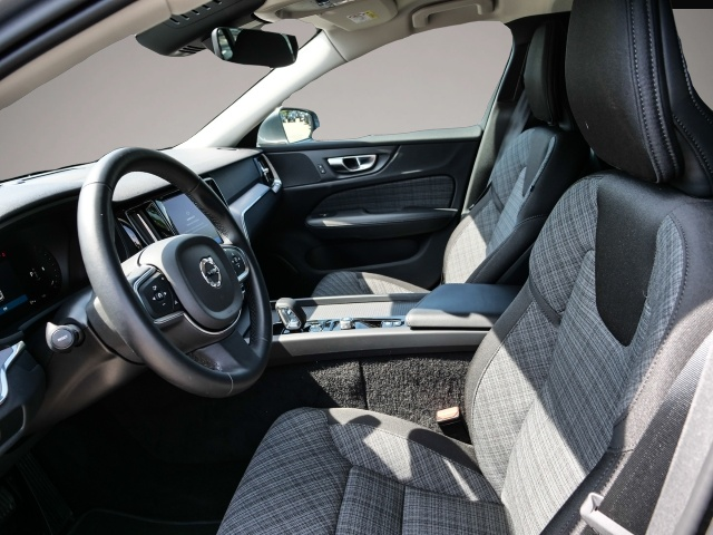 Bild 4 Volvo V60 Kombi Core Digitales Cockpit Soundsystem LED