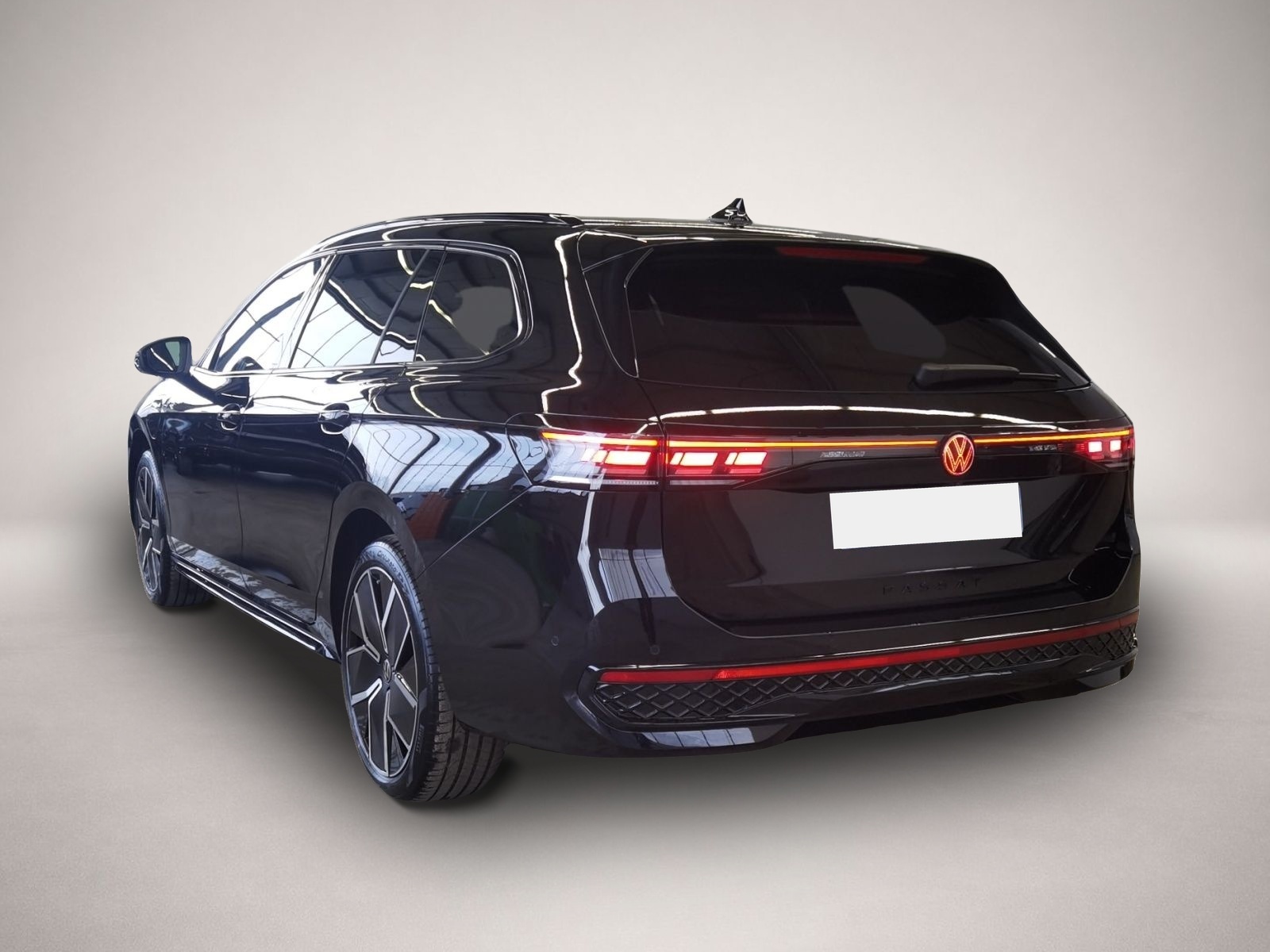 Bild 3 Volkswagen Passat R-Line 1,5 l eHybrid OPF 130 kW (177 PS)