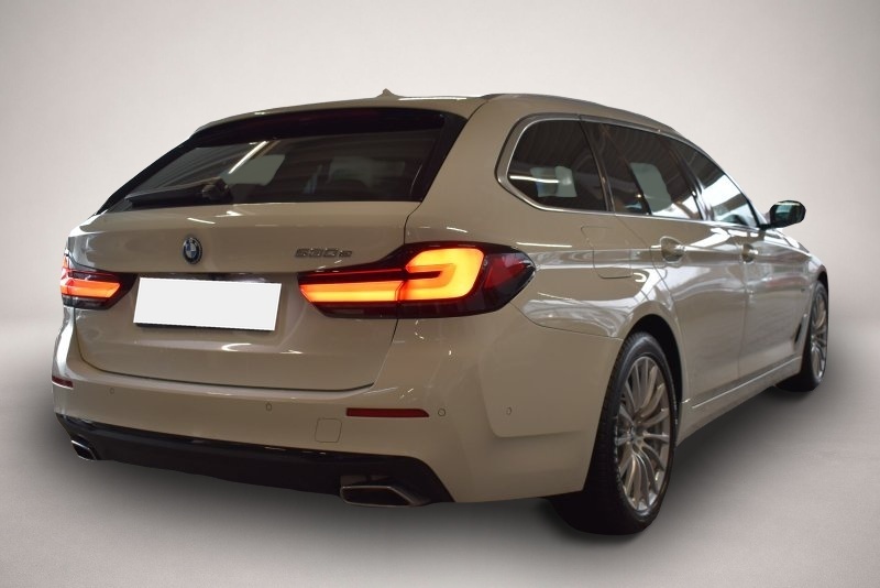 Fotografie 5 des BMW 530 530e Touring LED NAVI LEDER ACC Travel Paket