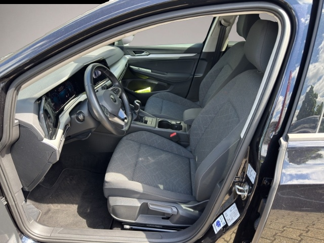 Bild 7 Volkswagen Golf VIII Life Navi LED Sperrdiff. ACC Apple Car