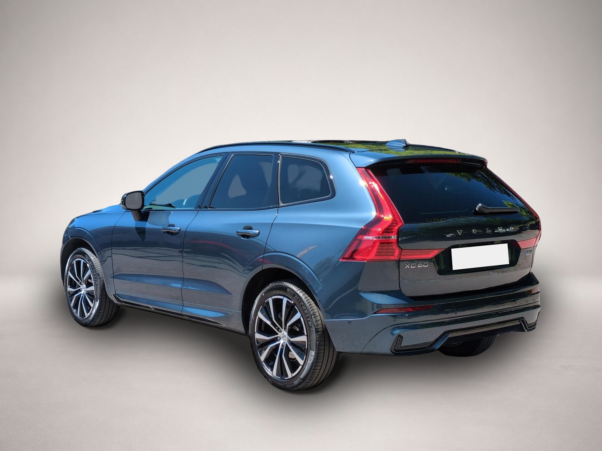Bild 2 Volvo XC60 B5 (Benzin) Plus Dark AWD Automatik Bluetoo