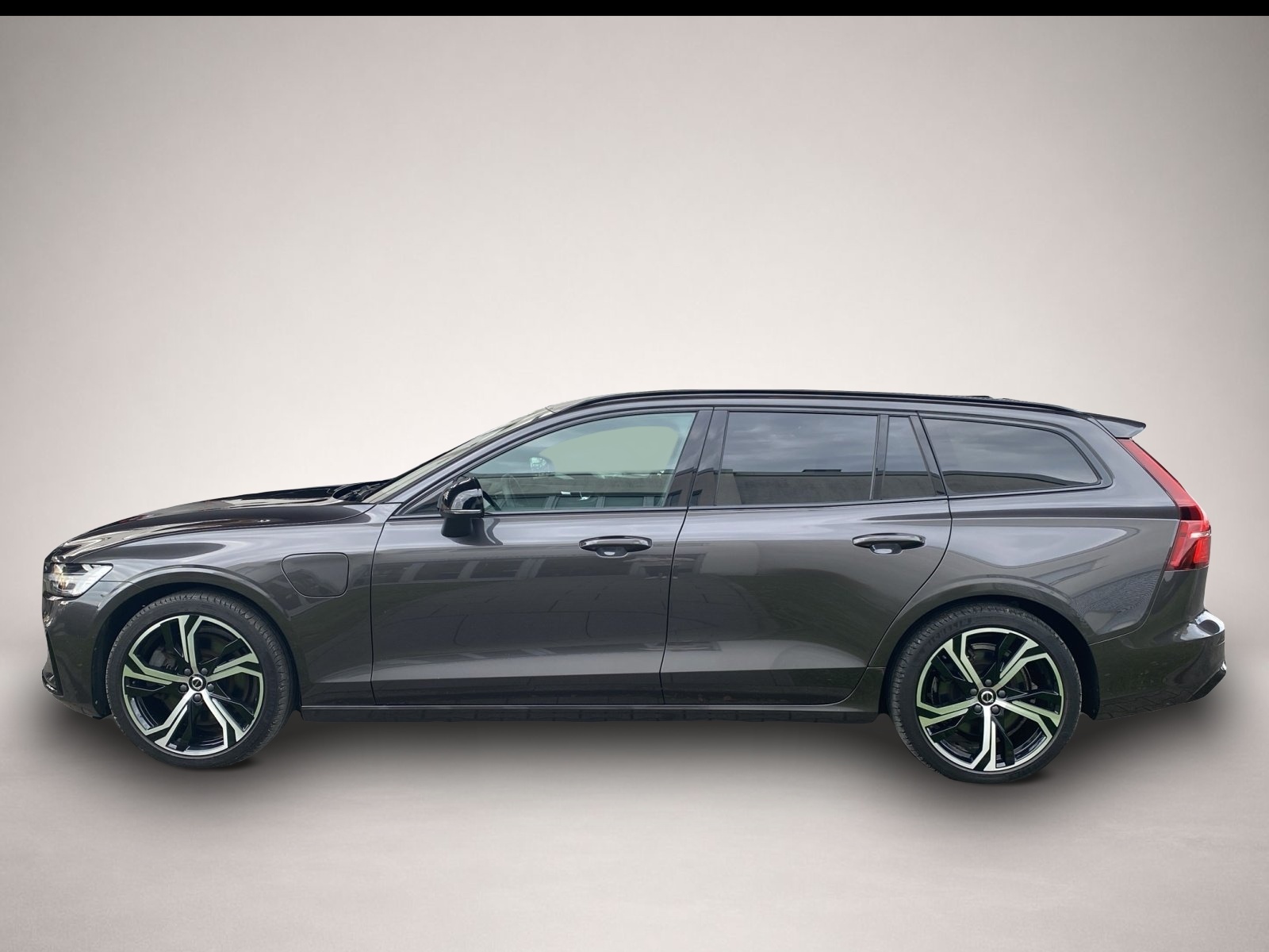 Fotografie 2 des Volvo V60 T8 Plus Dark AWD*AHK*StHzg*SHZ*MMY*RFK*