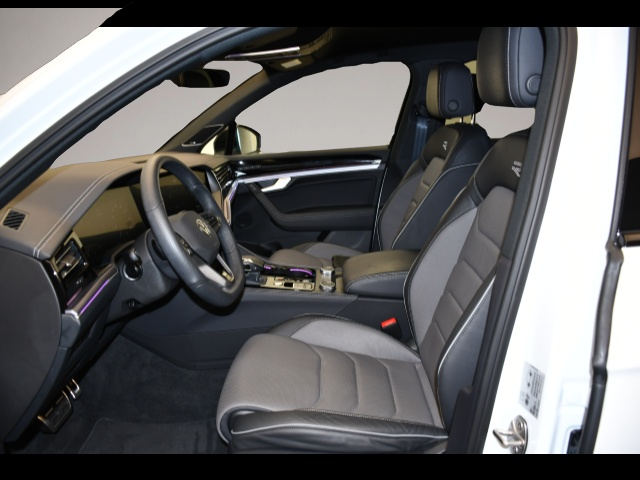 Fotografie 3 des Volkswagen Touareg 3.0 TDI 4M Tip. R-Line Matrix/AHK/Dynaud