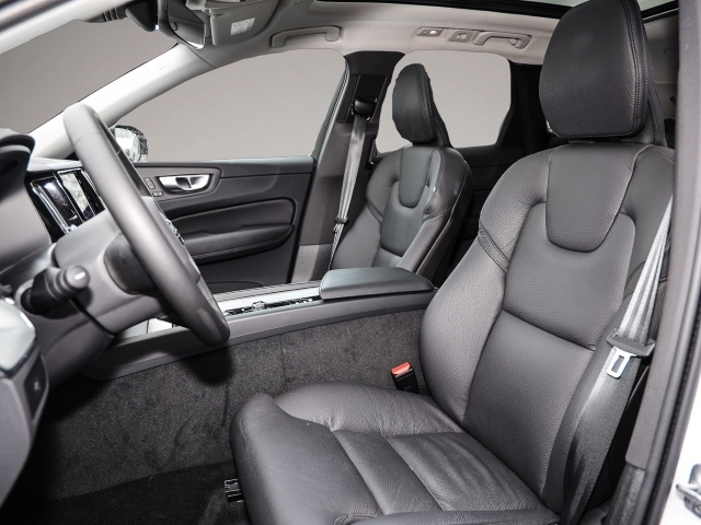 Bild 6 Volvo XC60 Ultimate Dark 2WD B4 Diesel EU6d HUD AD dig