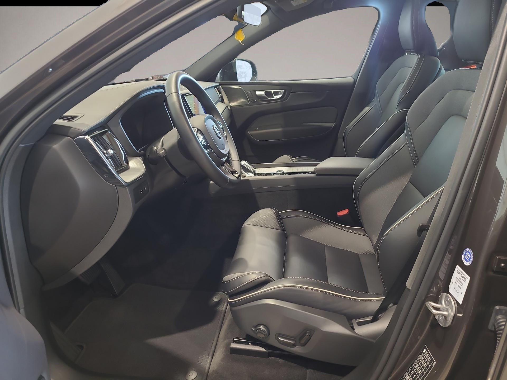 Fotografie 5 des Volvo XC60 XC 60 Ultimate Dark Recharge Plug-In Hybrid AWD