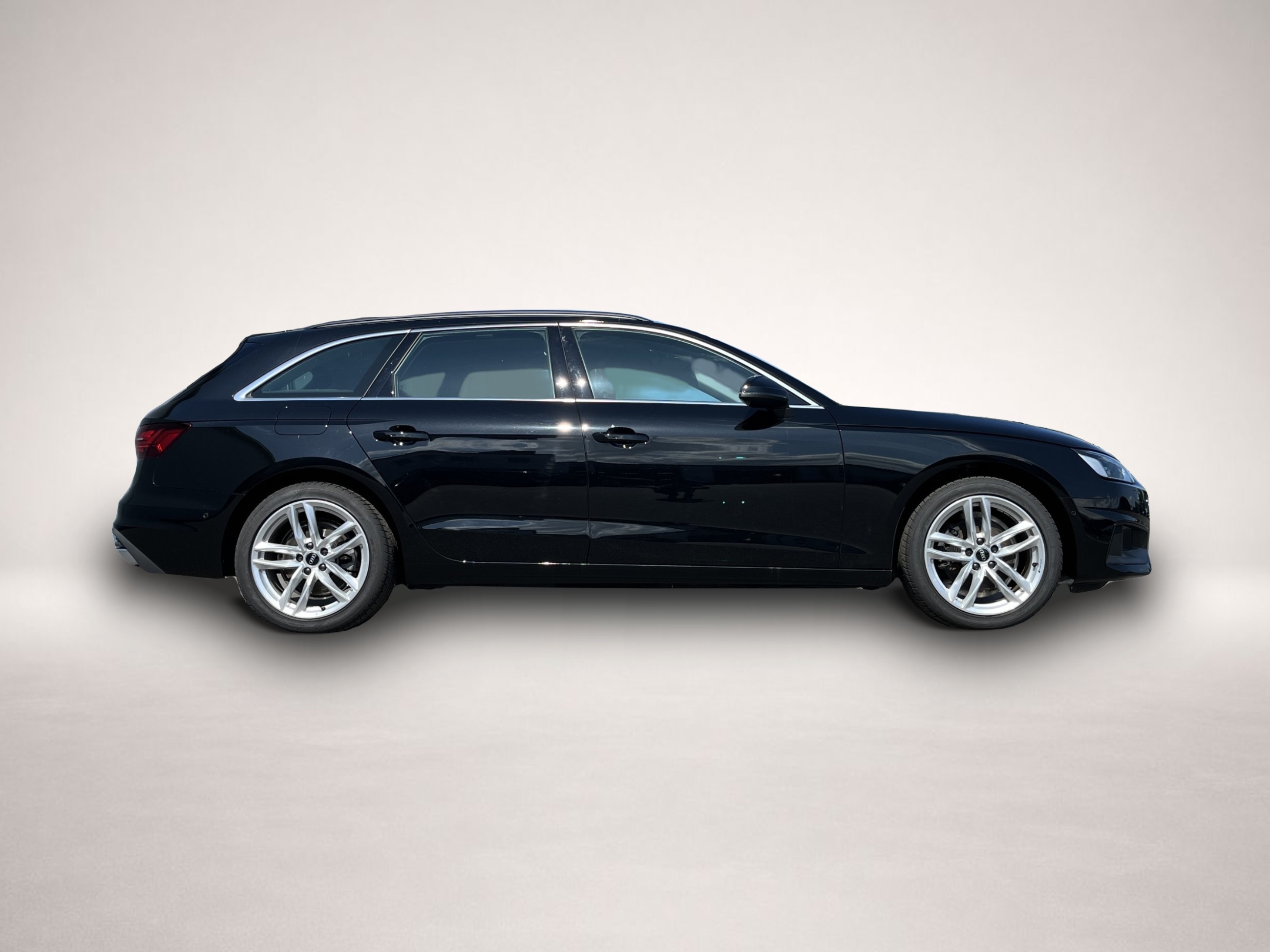 Fotografie des Audi A4 Avant 35 2.0 TDI S tronic AHK Navi ACC LED PD