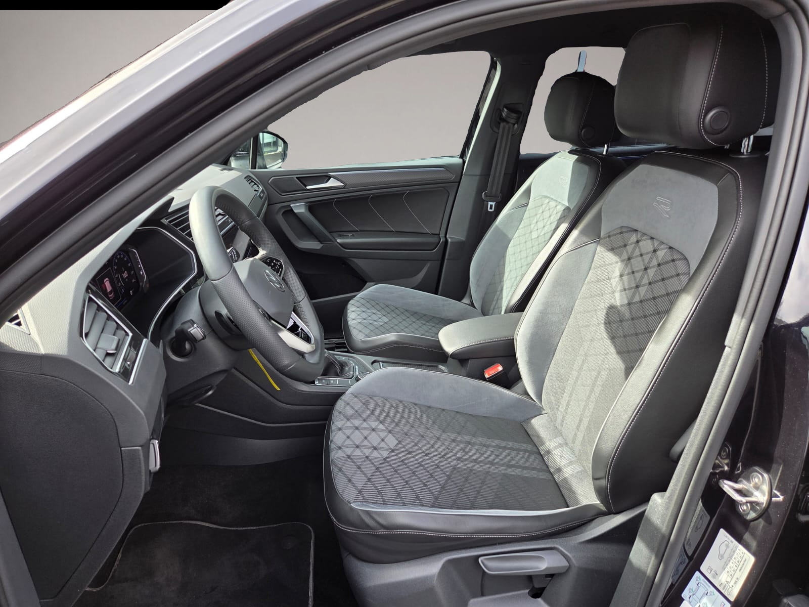Bild 5 Volkswagen Tiguan TSI 2.0 4motion DSG R-Line NAV KAM