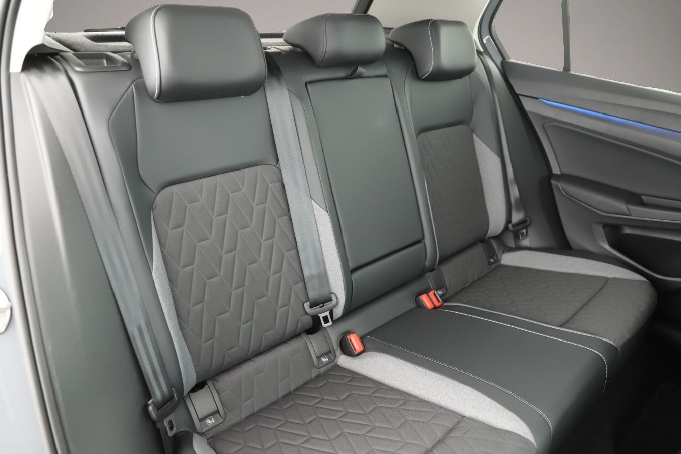Fotografie 5 des Volkswagen Golf 8 VIII 1.5 eTSI DSG Goal LED+/ACC/Kamera/Ap