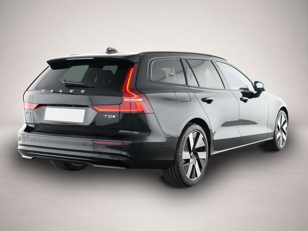 Fotografie 2 des Volvo V60 Kombi Ultra Dark Recharge Plug-In Hybrid AWD