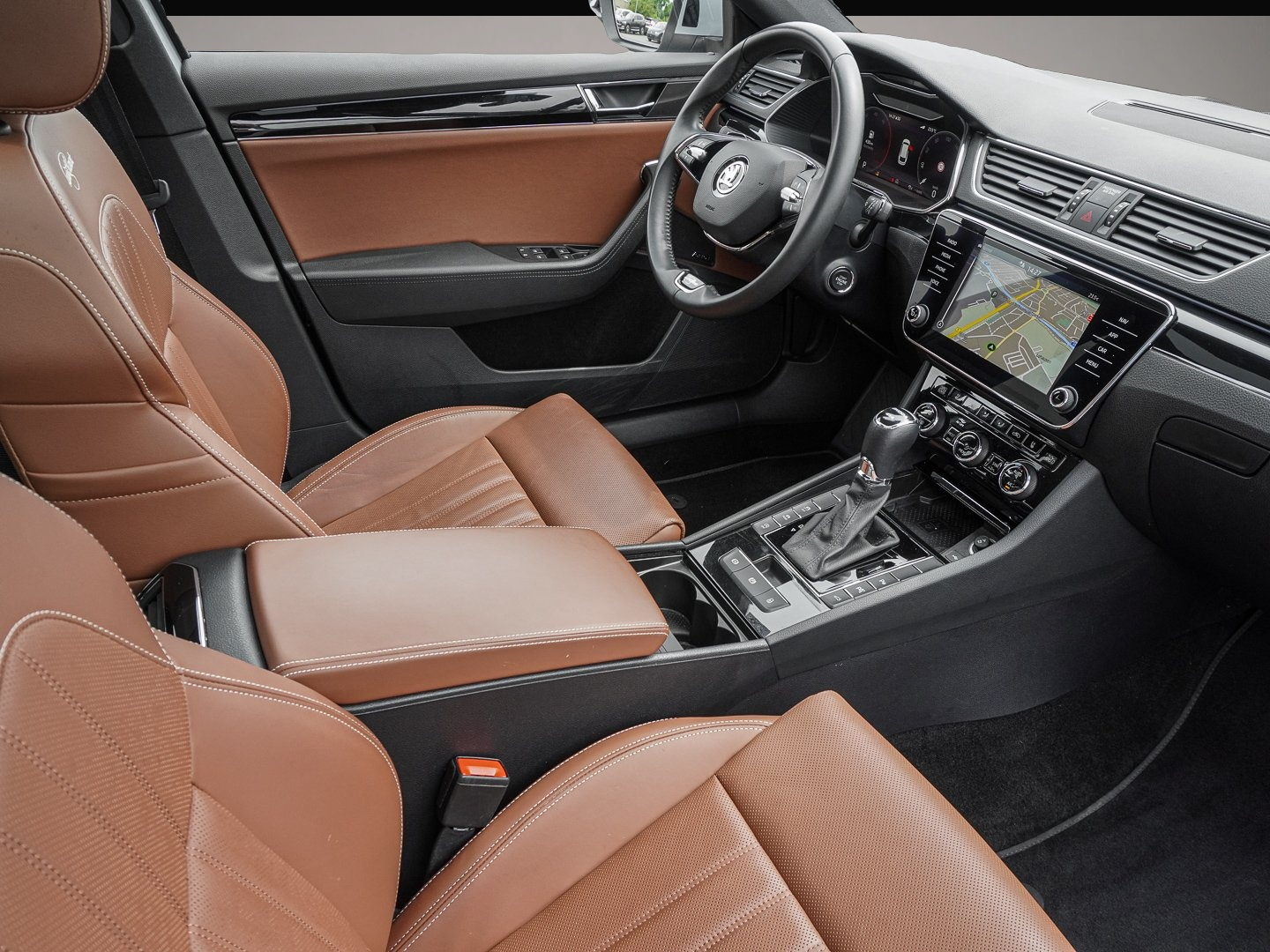 Fotografie 6 des Skoda Superb Combi 2.0 TDI DSG L&K PANO NAVI AHK