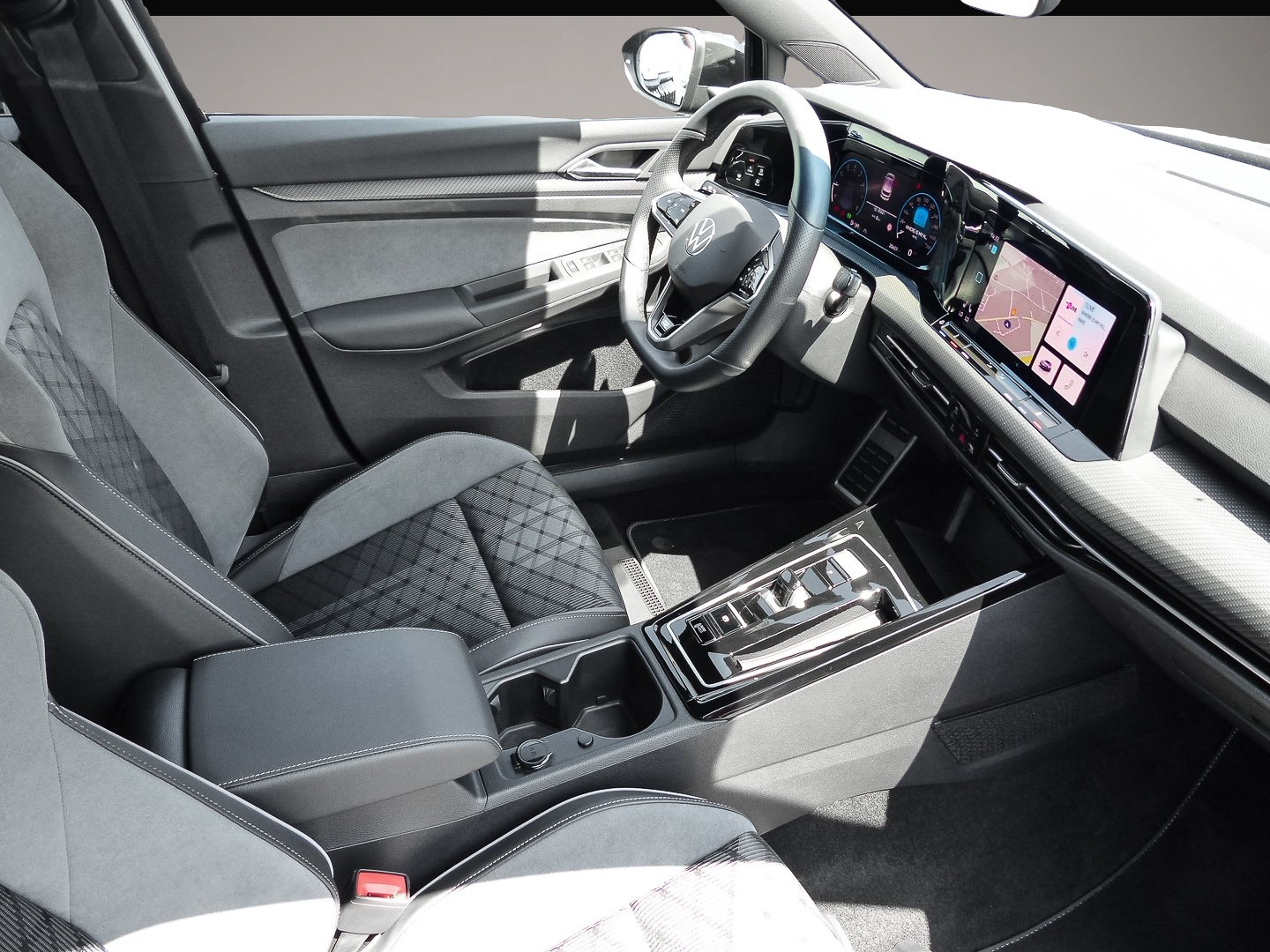 Bild 5 Volkswagen Golf 1.5 TSI DSG R-Line NAVI ACC SPORTFAHRWERK