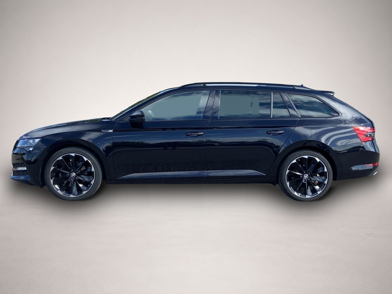 Fotografie 2 des Skoda Superb Combi iV 1.4 TSI DSG Sportline STANDHEIZU