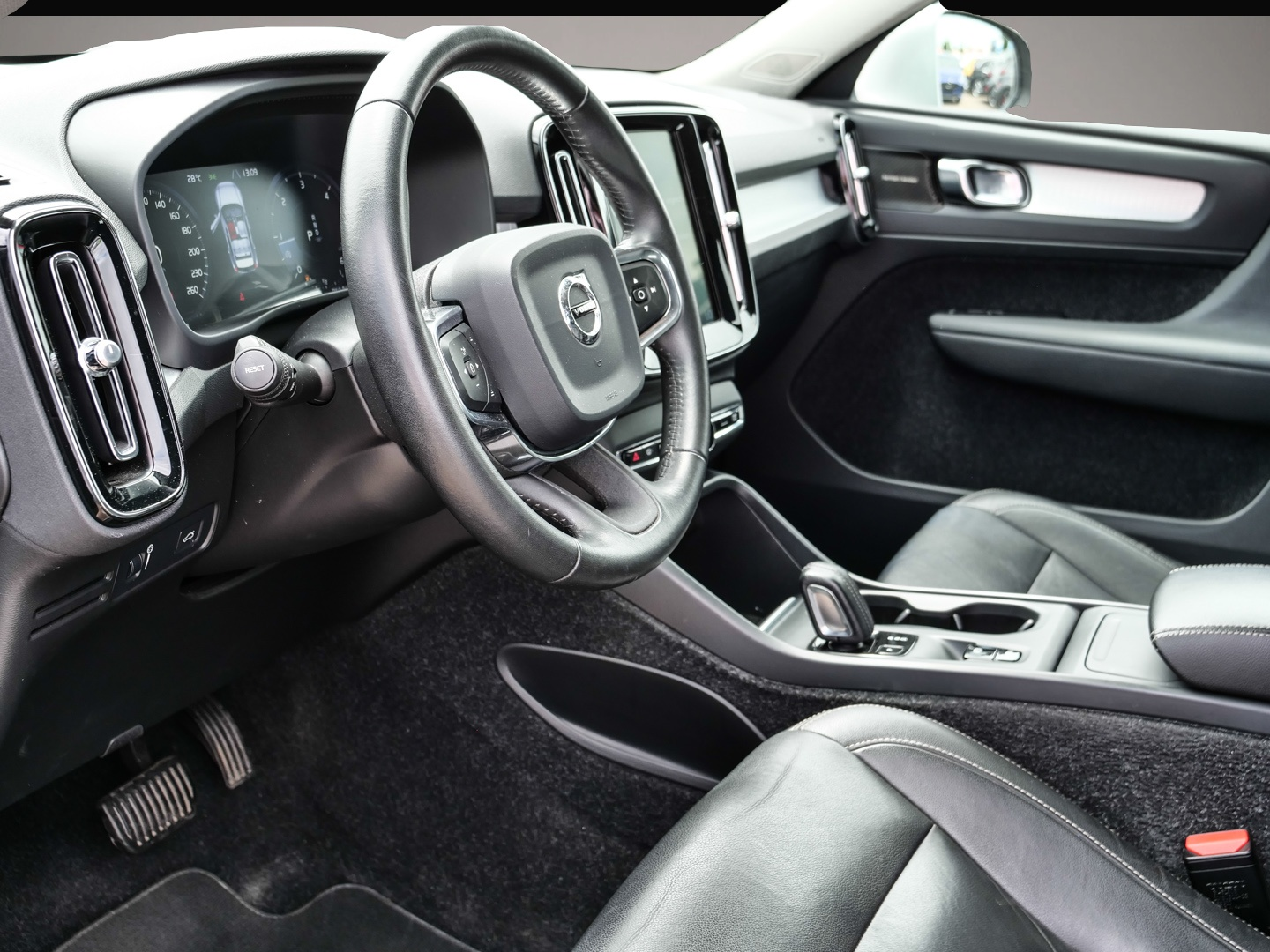 Fotografie 3 des Volvo XC40 Momentum AWD D4 EU6d-T AHK Navi Leder Digit