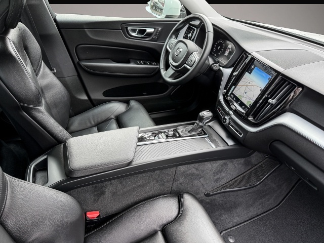 Bild 3 Volvo XC60 Momentum Pro 2WD D4 EU6d-T Navi Leder Digit