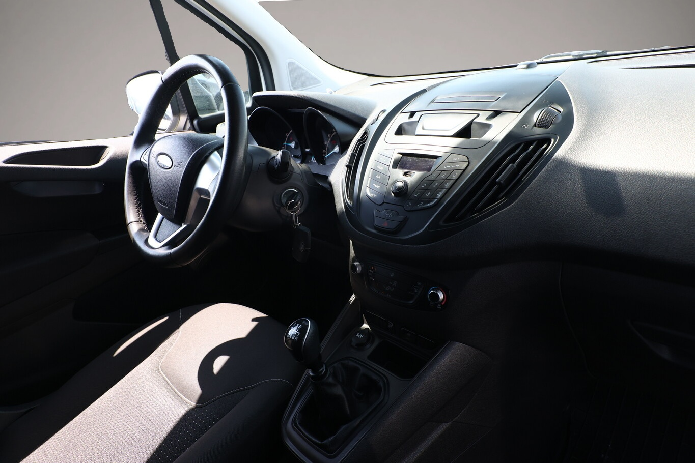 Bild 7 Ford Transit Courier 1.0 EcoBoost 100 Trend DAB NSW