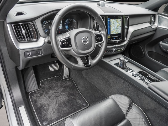 Bild 4 Volvo XC60 R Design AWD StandHZG AHK Navi Digitales Co