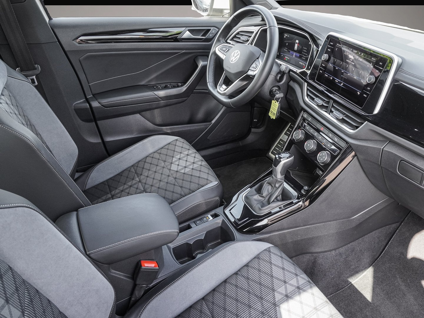 Bild 6 Volkswagen T-ROC 1.5 TSI DSG R-Line ACC LED PARKASS