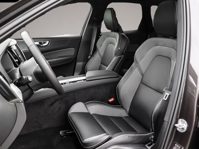 Bild 6 Volvo XC60 Plus Dark Recharge Plug-In Hybrid AWD T8 Tw