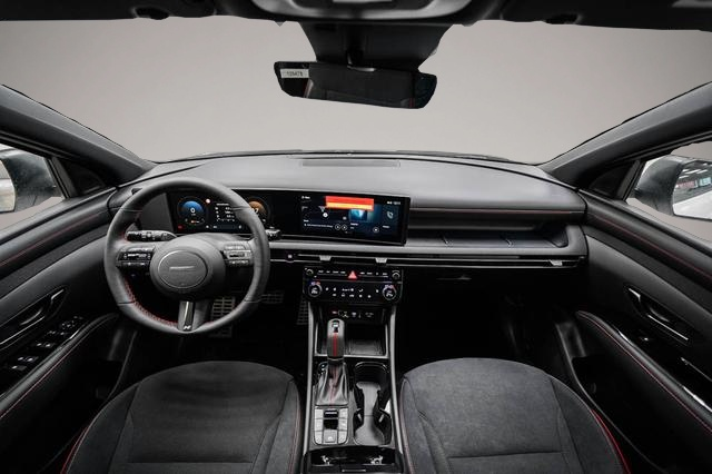 Fotografie 4 des Hyundai TUCSON 1,6 T-GDi DCT N-Line - LAGER 110 kW (150 PS), A.