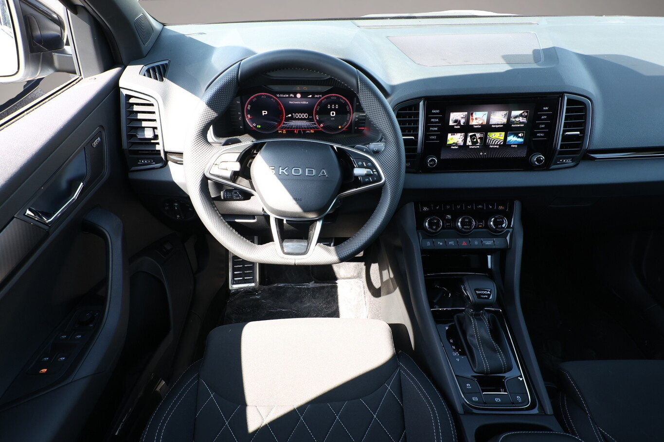 Bild 6 Skoda Karoq DSG 4x4 Sportl Matrix Nav 360° Canton ACC