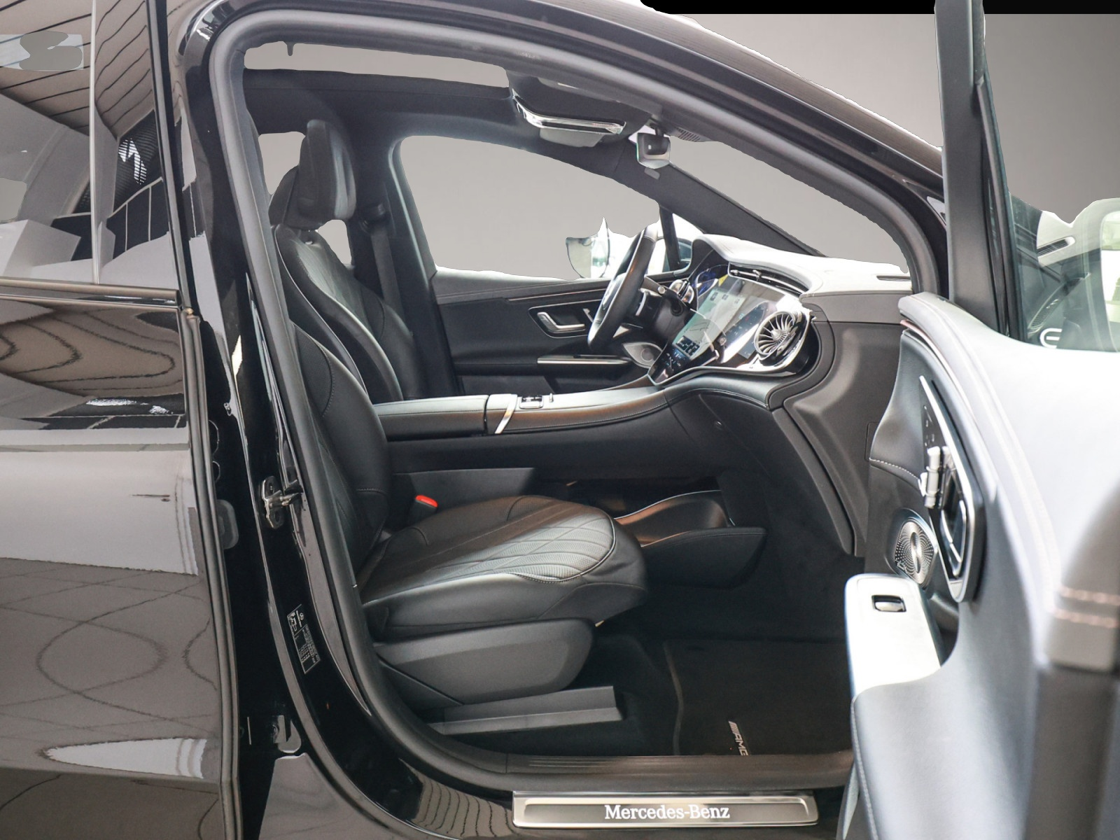 Bild 2 Mercedes-Benz EQE SUV