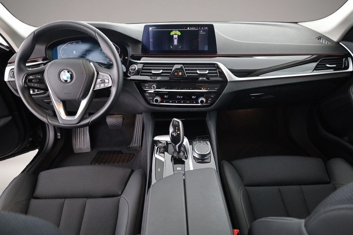 Fotografie 5 des BMW 520 520i Touring Sport Line, Navi, el. Klappe, Shado