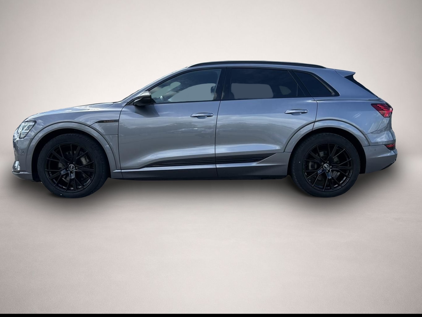 Fotografie 2 des Audi e-tron 55 quattro advanced S-LINE OPTIK-BLACK AH