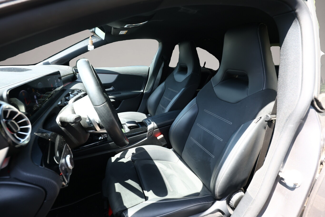 Bild 5 Mercedes-Benz CLA 200 DCT Edition 2020 ParkP SHZ StandH LED