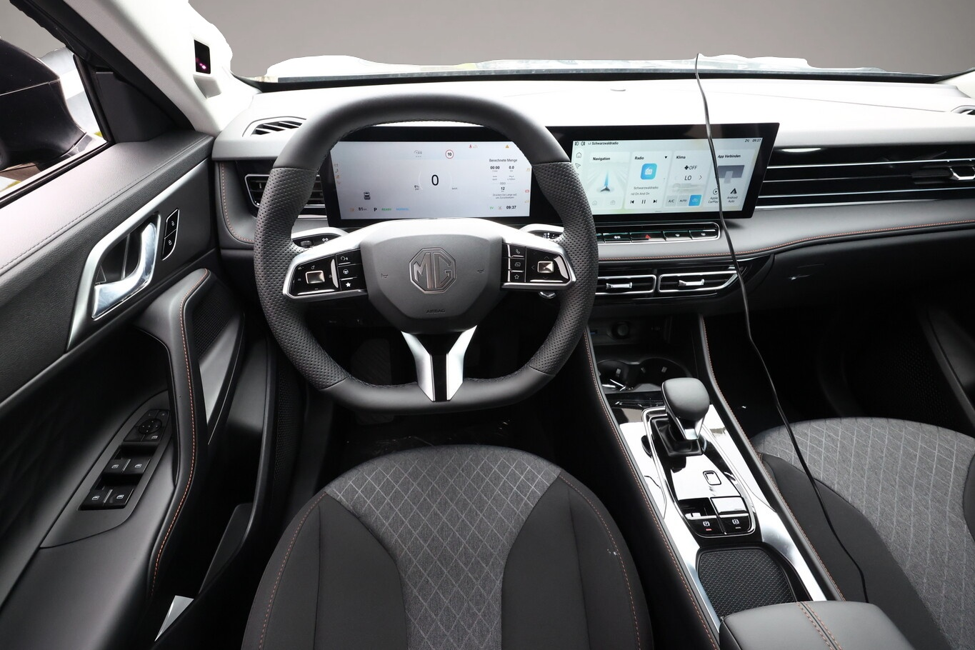 Bild 6 MG HS HEV+ Comfort ACC TotW Kam Nav LED Keyl 19Z