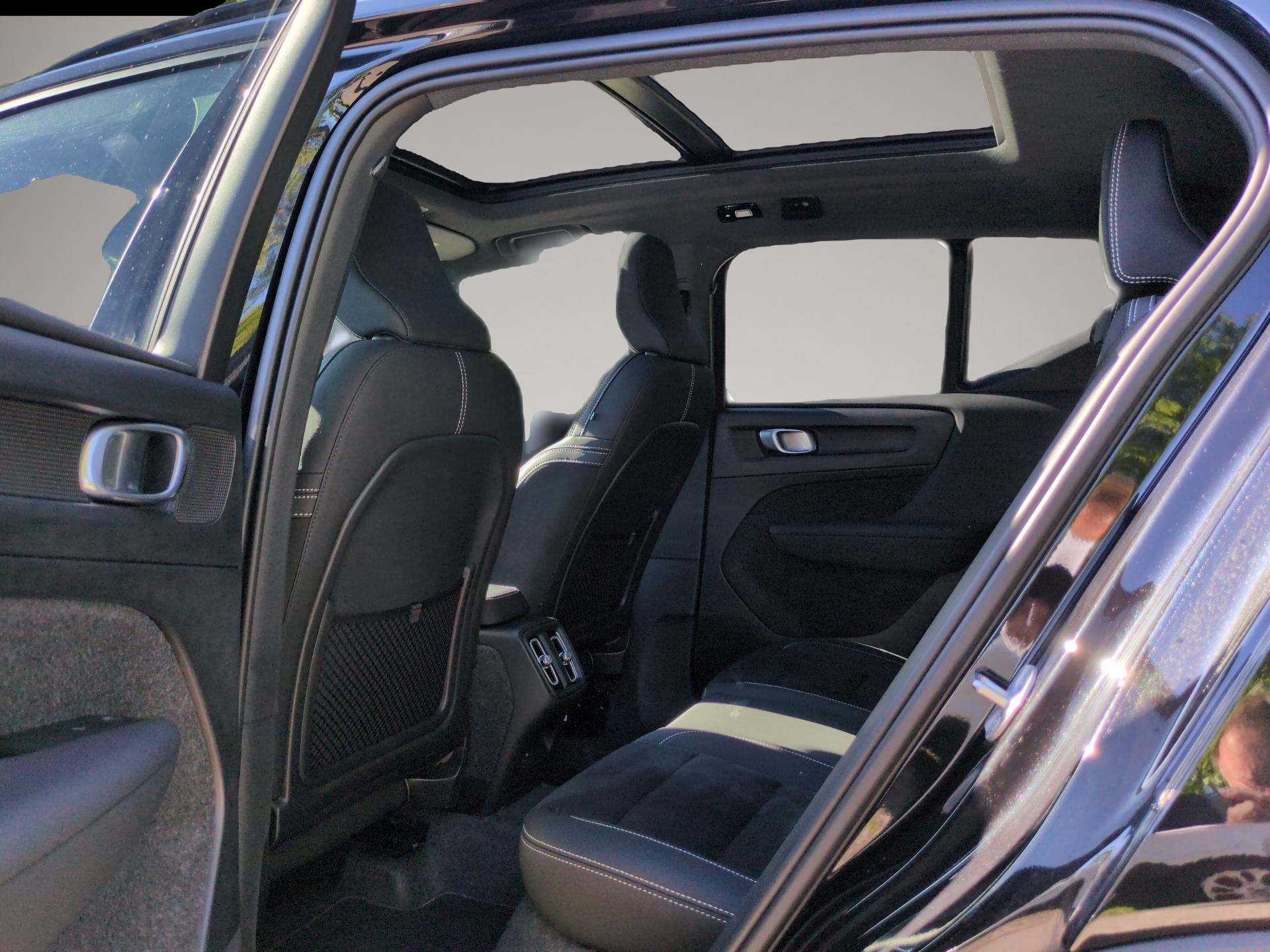 Bild 7 Volvo XC40 B3 (Benzin) Ultra Black Edition 2WD Automat