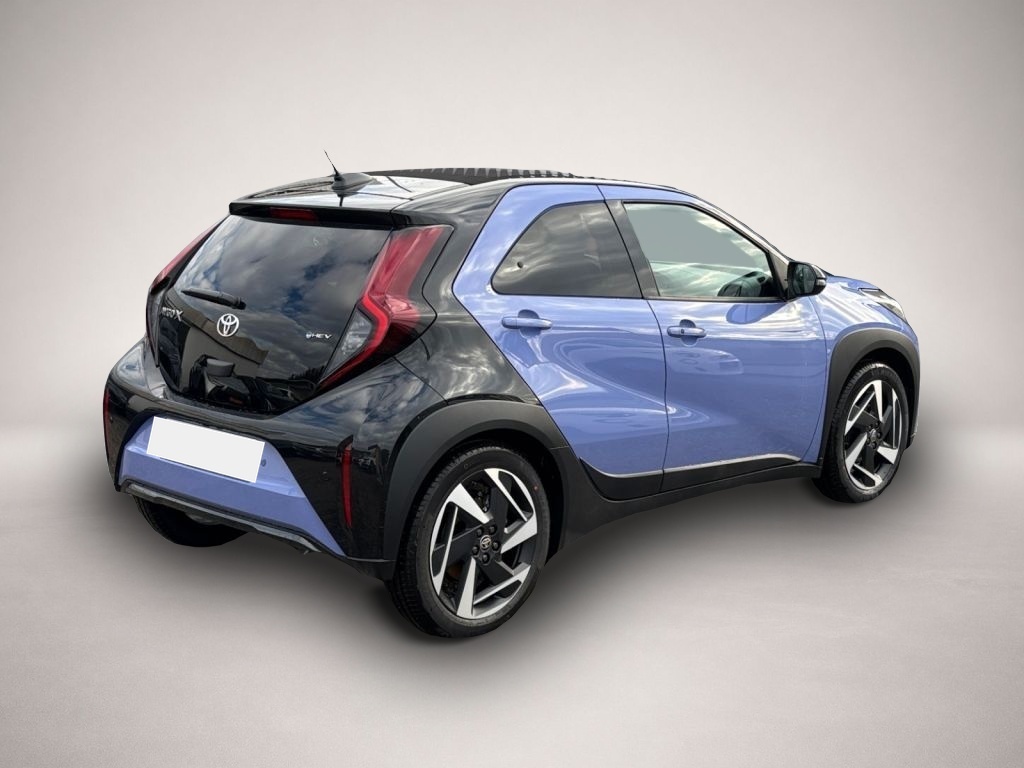 Vehicle image 4
