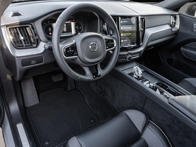 Bild 4 Volvo XC60 Plus Dark 2WD AHK Leder Digitales Cockpit M