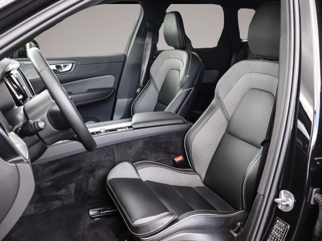 Bild 6 Volvo XC60 Plus Dark Recharge Plug-In Hybrid AWD T6 Tw