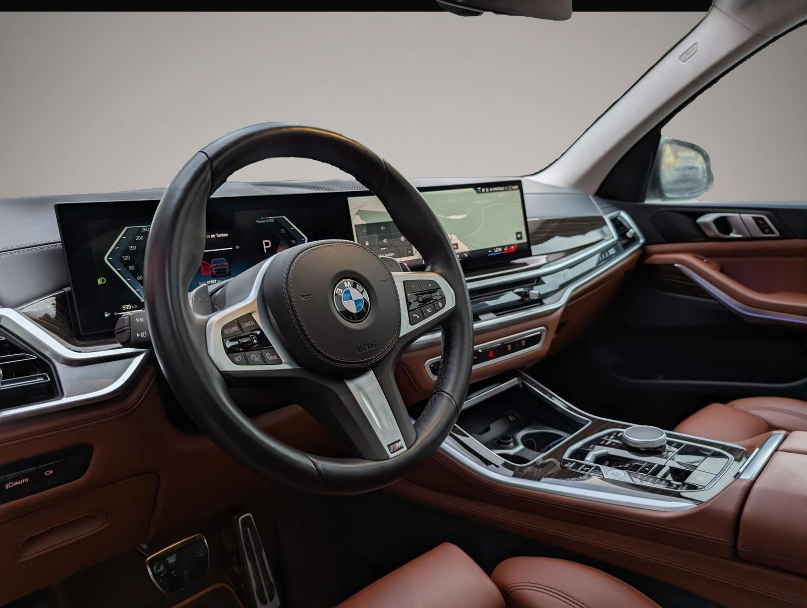 Fotografie des BMW X5 xDrive30d M Sport Plus Pano Iconic Glow