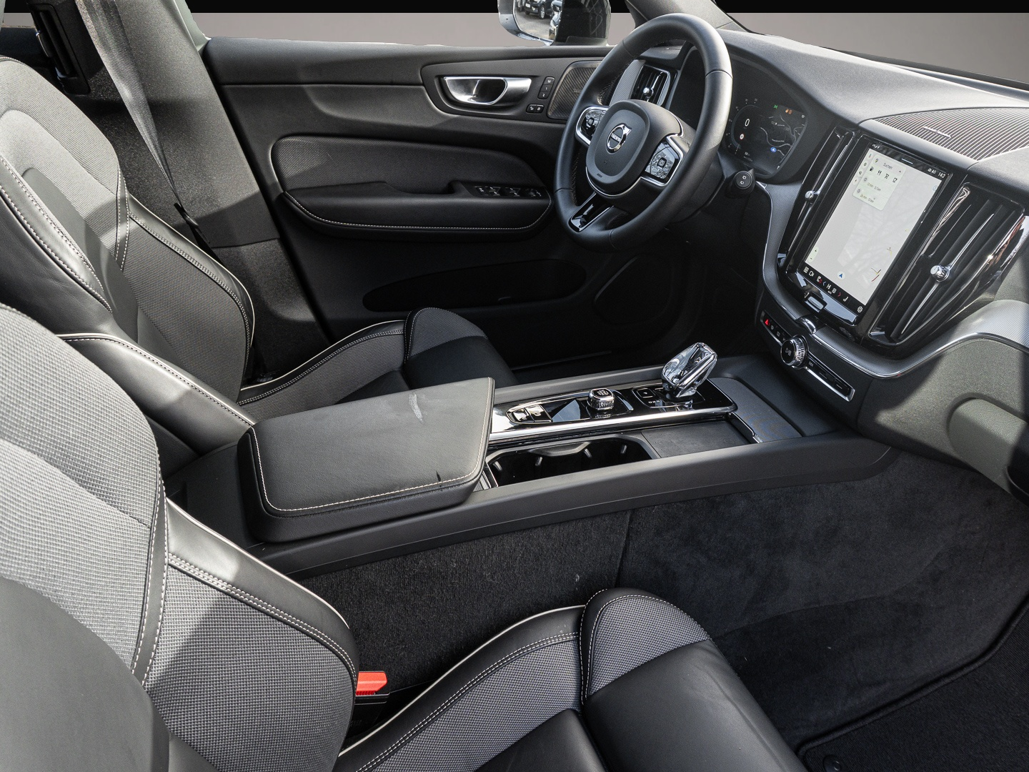 Bild 6 Volvo XC60 Plus Dark 2WD Leder Digitales Cockpit Memor