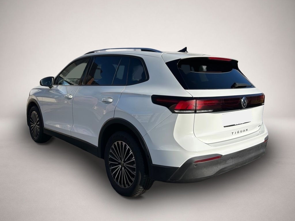 Fotografie 4 des Volkswagen Tiguan 1.5 eTSI DSG Life Infotainmentp. Designp.