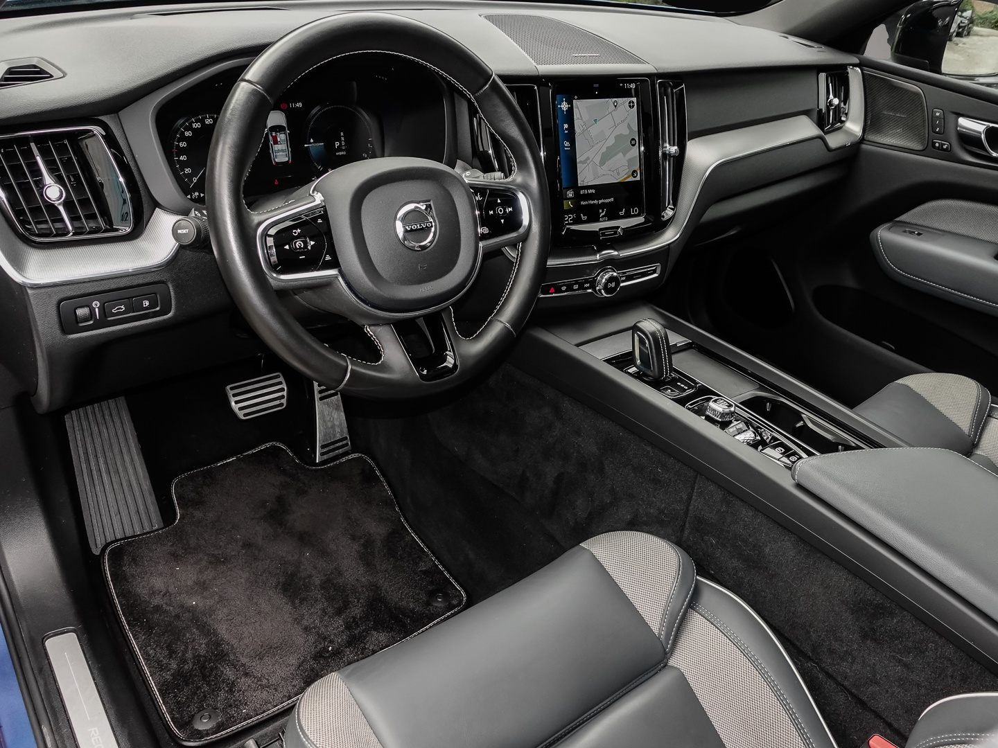 Bild 4 Volvo XC60 R Design Recharge Plug-In Hybrid AWD T8 Twi