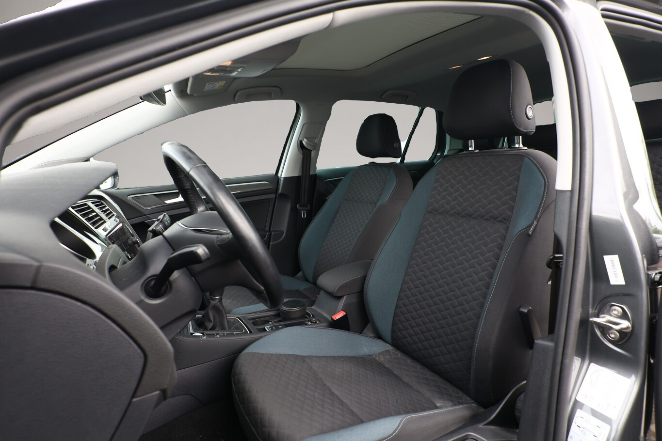 Fotografie 5 des Volkswagen Golf VII 1.5 TSI 130 IQ.DRIVE Nav ACC KeyL 16Z