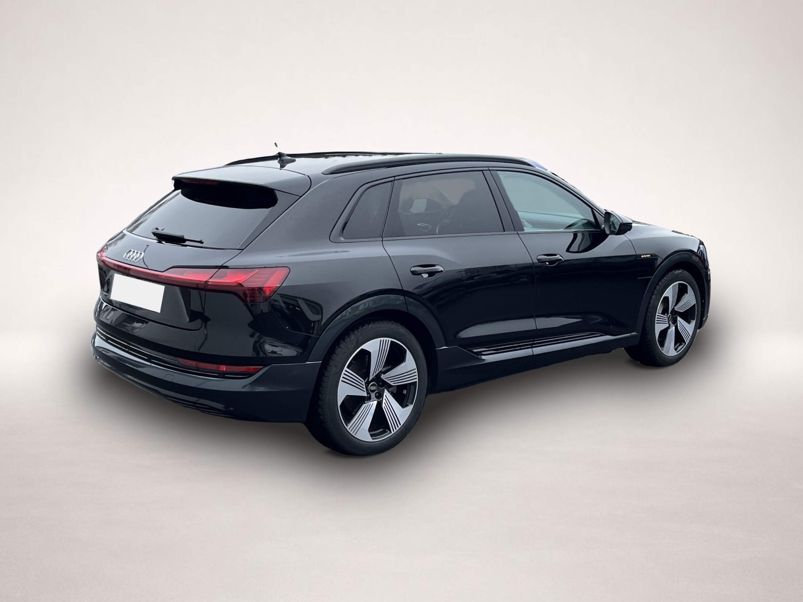 Bild 4 Audi quattro e-tron 55 quattro Advanced 209¤ m.20% Anz. HeadU