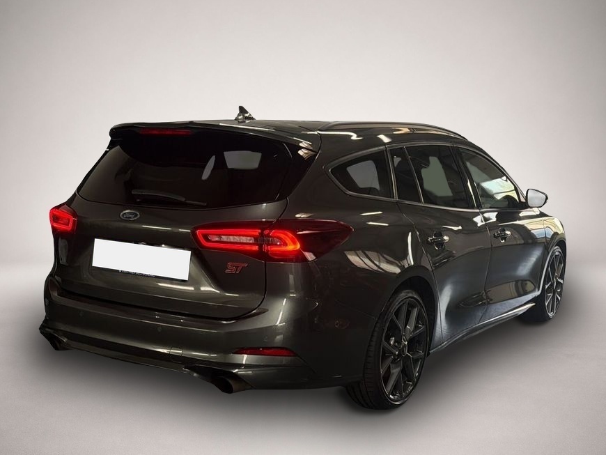 Fotografie 2 des Ford Focus Turnier 2.3 EcoBoost S&S Aut. ST X 206 kW,