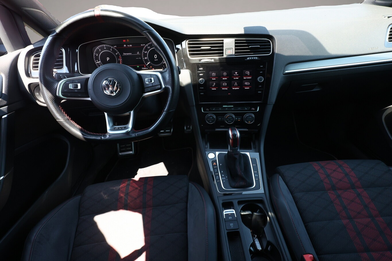 Bild 7 Volkswagen Golf VII GTI TCR 2.0 TSI 290 DSG Nav KeyL ACC